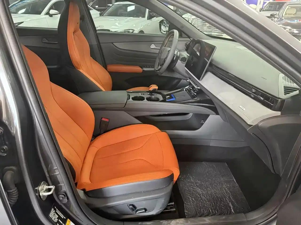 Changan UNI-V 2025 Model, Third Generation, 1.5T 500Bar Premium Sport — миниатюра 11