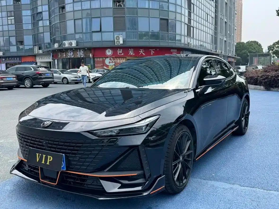 Changan UNI-V 2023 1.5T Sport Edition — миниатюра 1