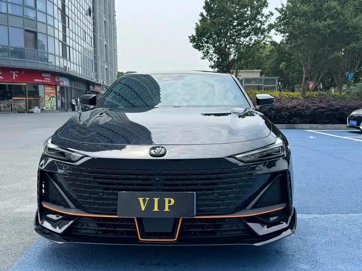 Changan UNI-V 2023 1.5T Sport Edition — миниатюра 2