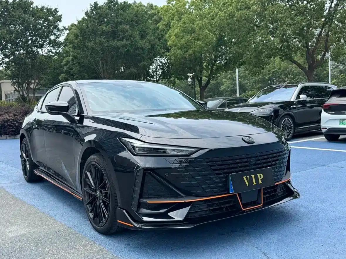 Changan UNI-V 2023 1.5T Sport Edition — миниатюра 3