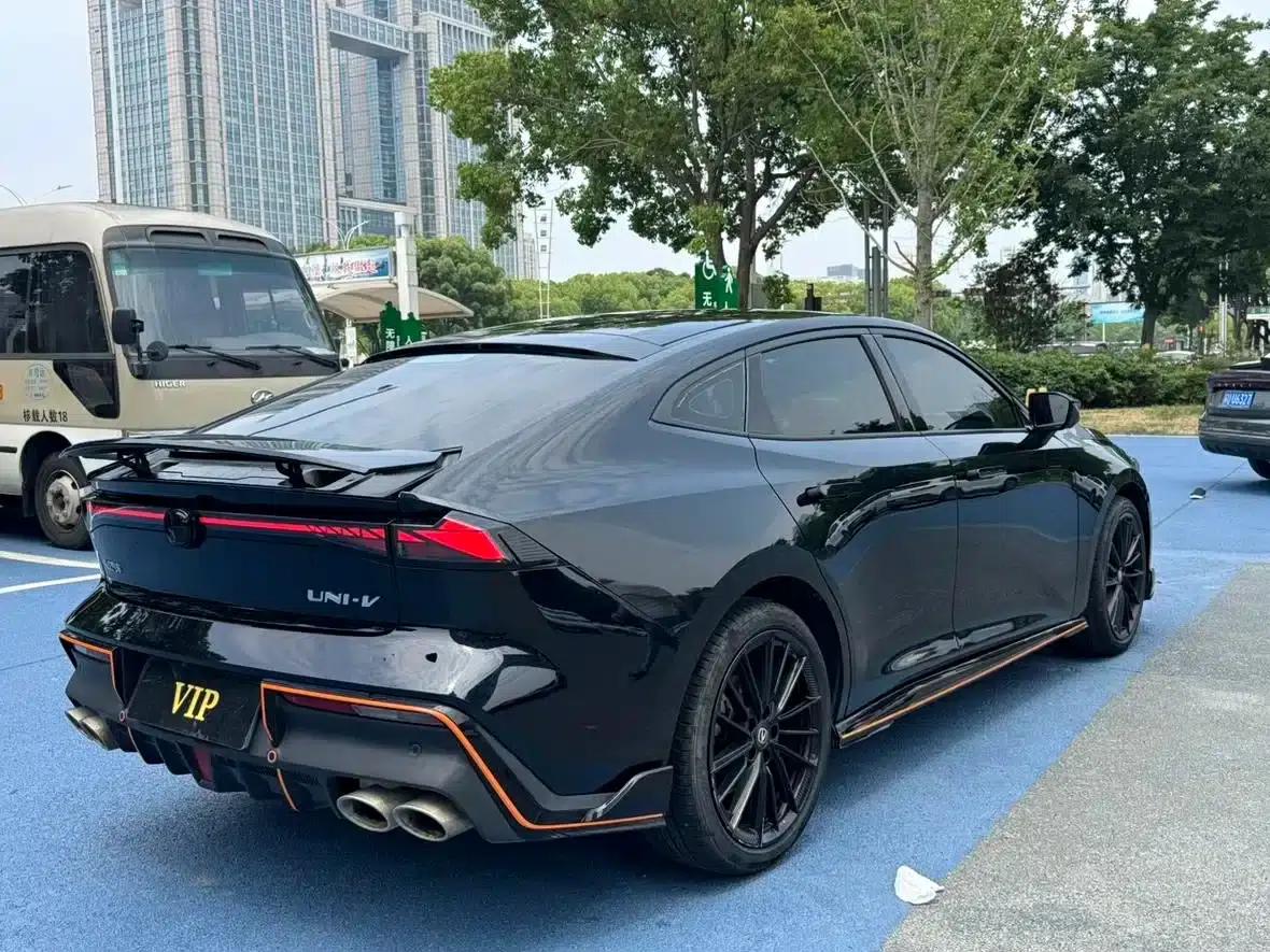 Changan UNI-V 2023 1.5T Sport Edition — миниатюра 4
