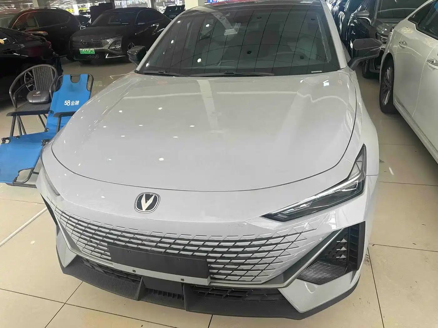Changan UNI-V 2022 1.5T Premium Edition — миниатюра 2