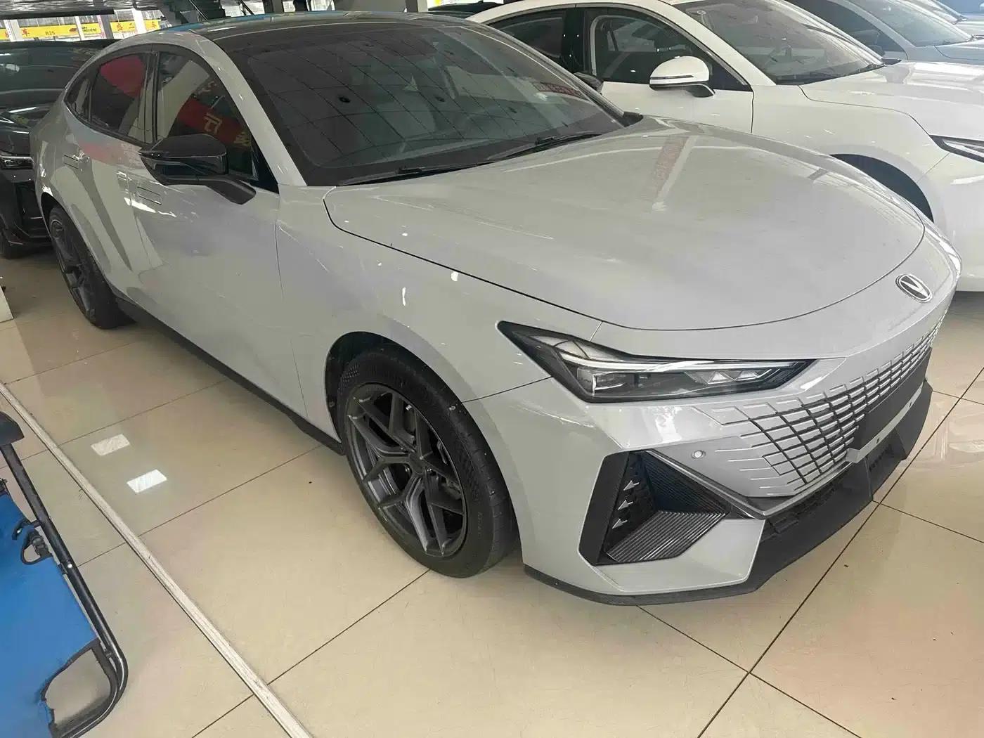 Changan UNI-V 2022 1.5T Premium Edition — миниатюра 3