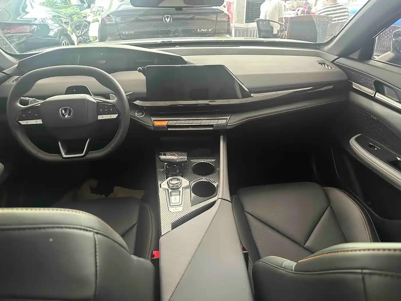 Changan UNI-V 2022 1.5T Premium Edition — миниатюра 6