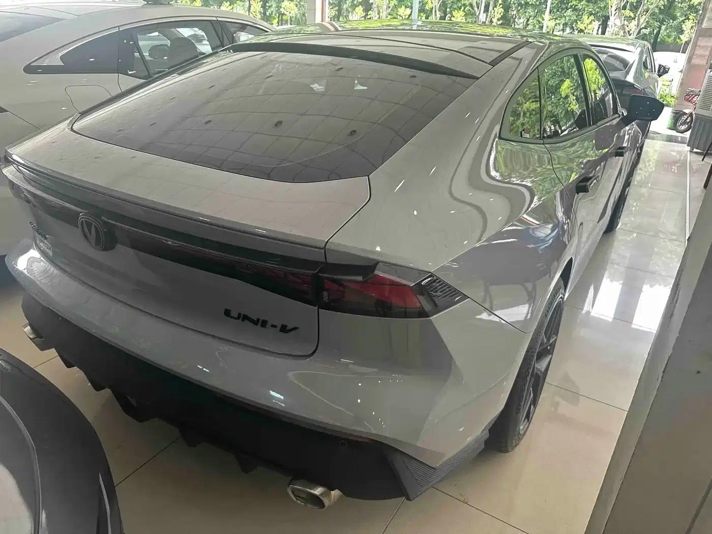 Changan UNI-V 2022 1.5T Premium Edition — миниатюра 9