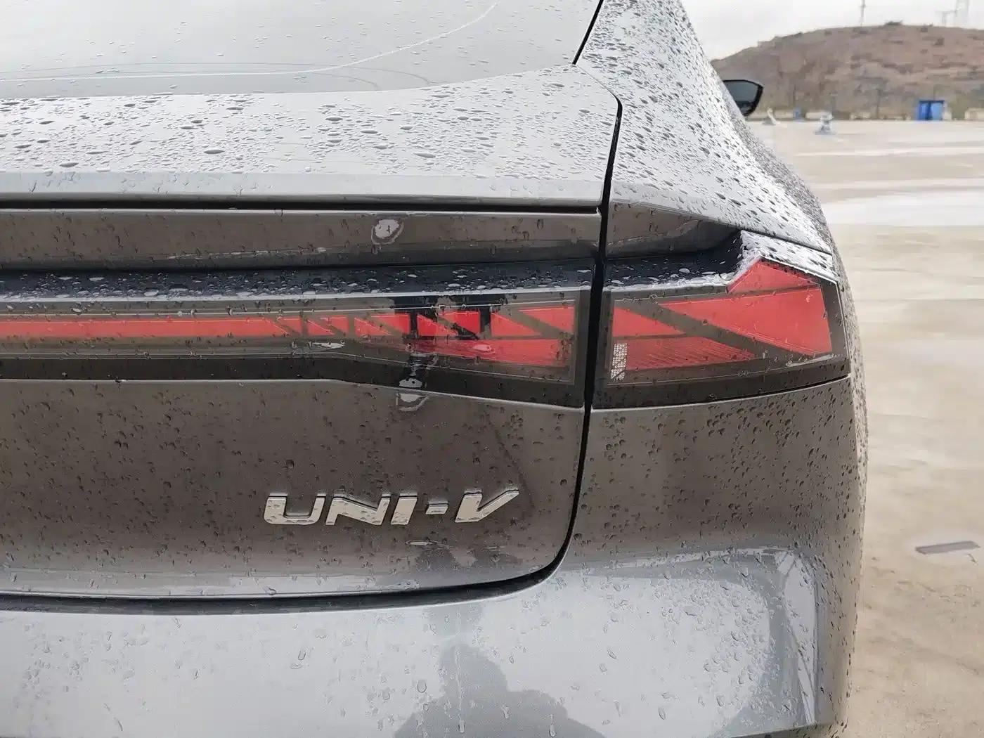 Changan UNI-V 2023 1.5T Sport Edition — миниатюра 18