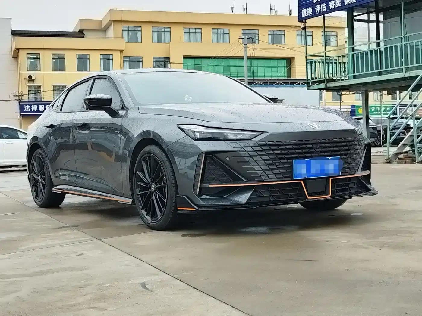 Changan UNI-V 2023 1.5T Sport Edition — миниатюра 3