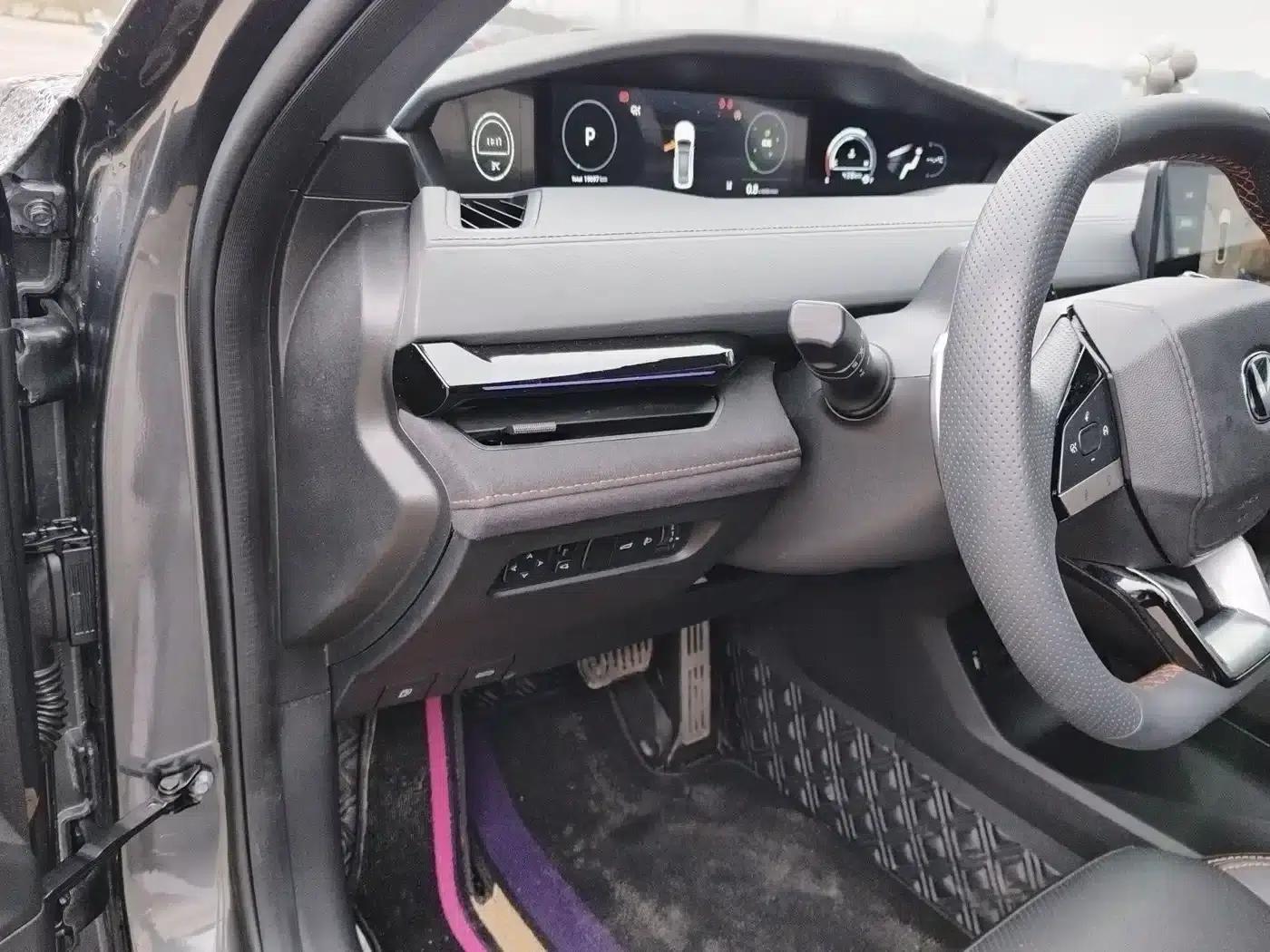 Changan UNI-V 2023 1.5T Sport Edition — миниатюра 9