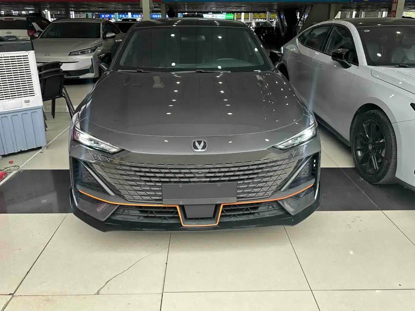 Changan UNI-V 2022 1.5T Sport Edition — миниатюра 1
