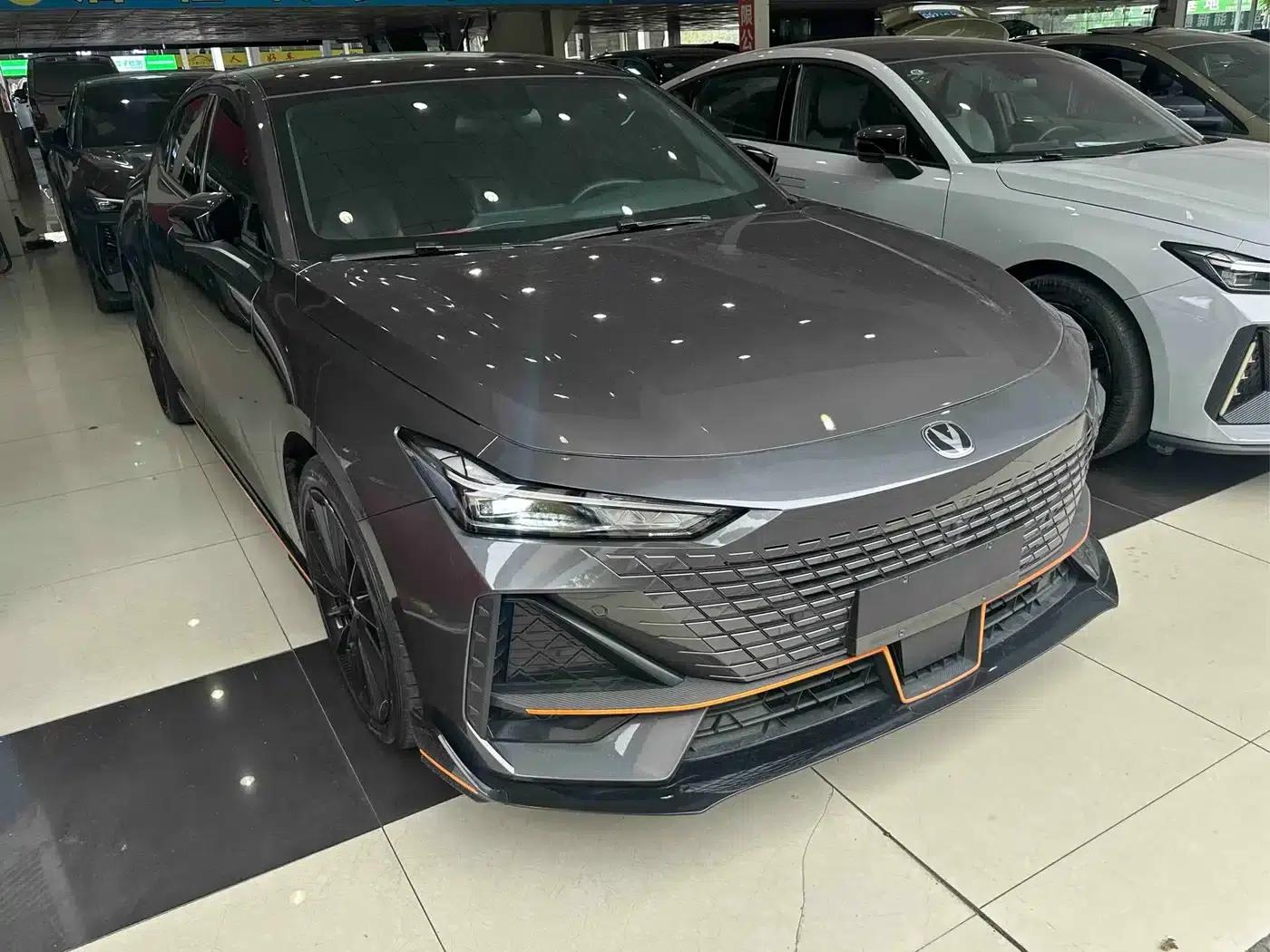 Changan UNI-V 2022 1.5T Sport Edition — миниатюра 2