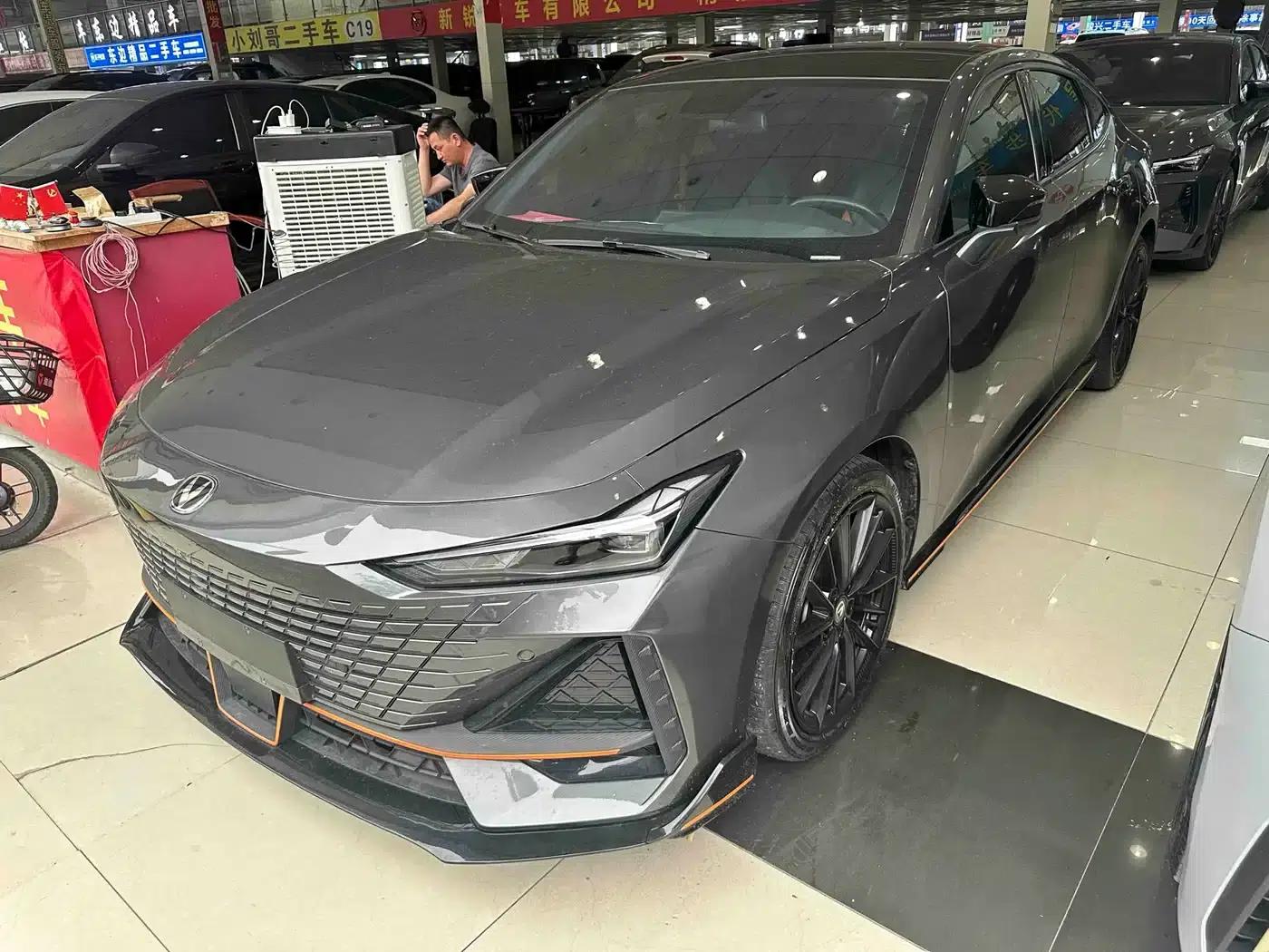 Changan UNI-V 2022 1.5T Sport Edition — миниатюра 3