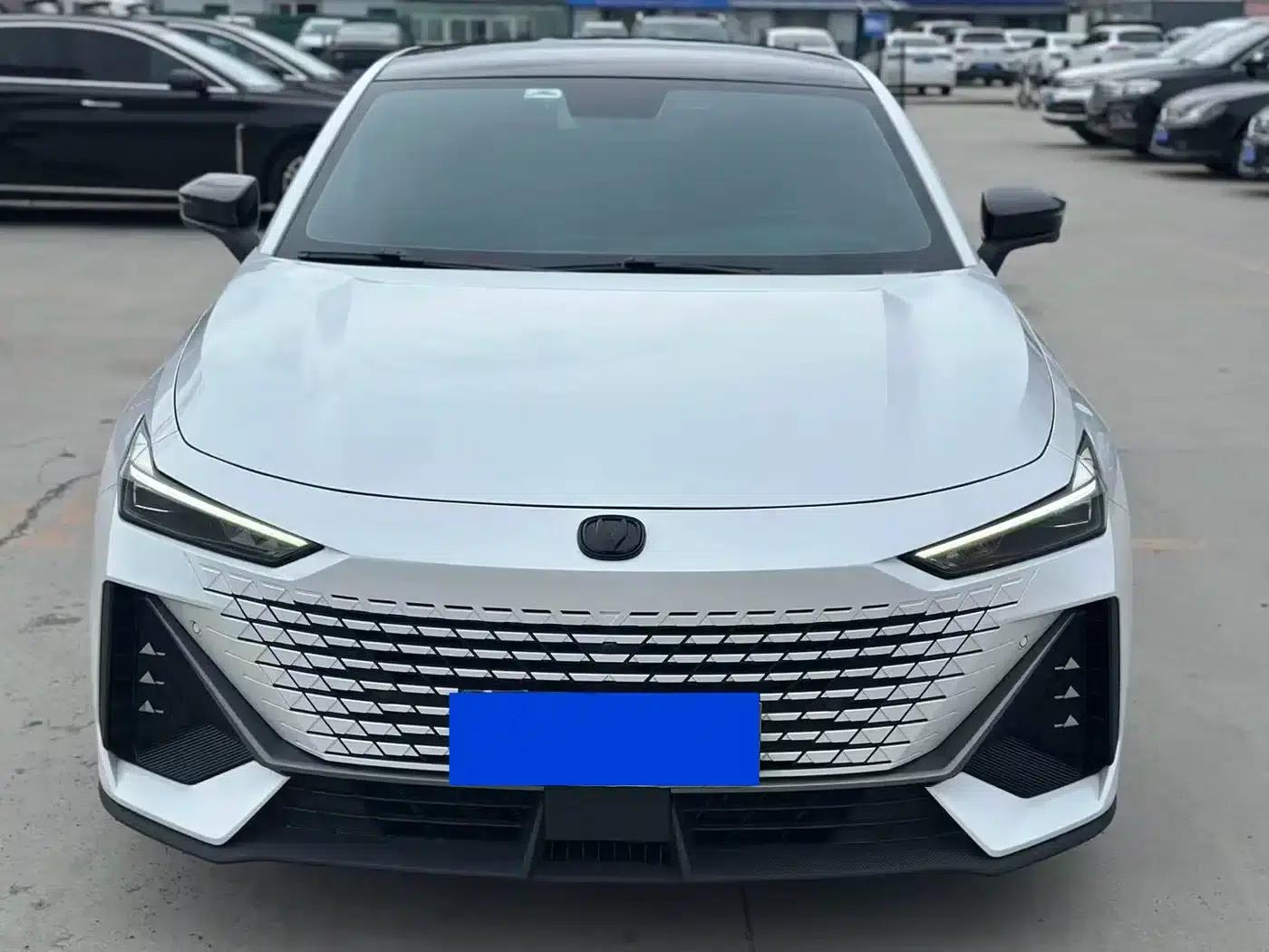 Changan UNI-V 2022 1.5T Premium Edition — миниатюра 1