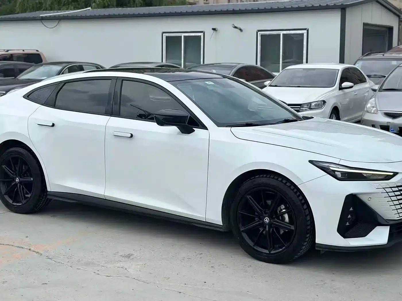 Changan UNI-V 2022 1.5T Premium Edition — миниатюра 3