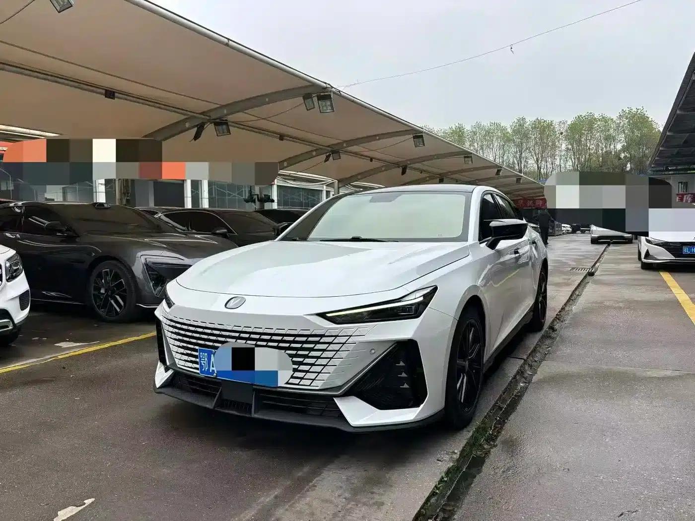 Changan UNI-V 2023 1.5T Premium Edition — миниатюра 1