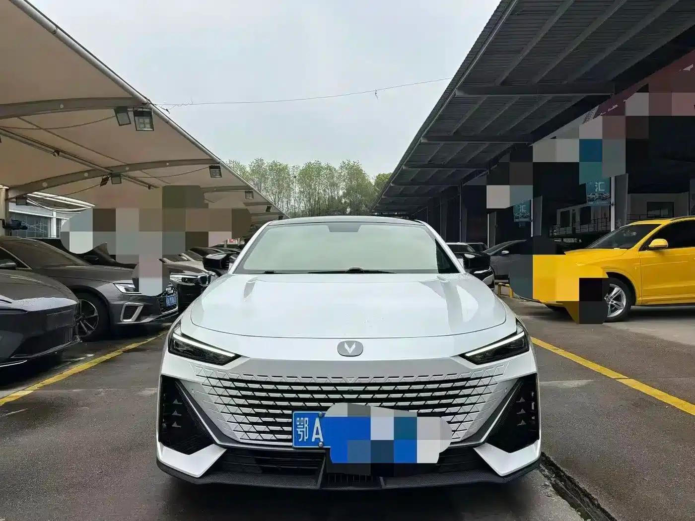 Changan UNI-V 2023 1.5T Premium Edition — миниатюра 2