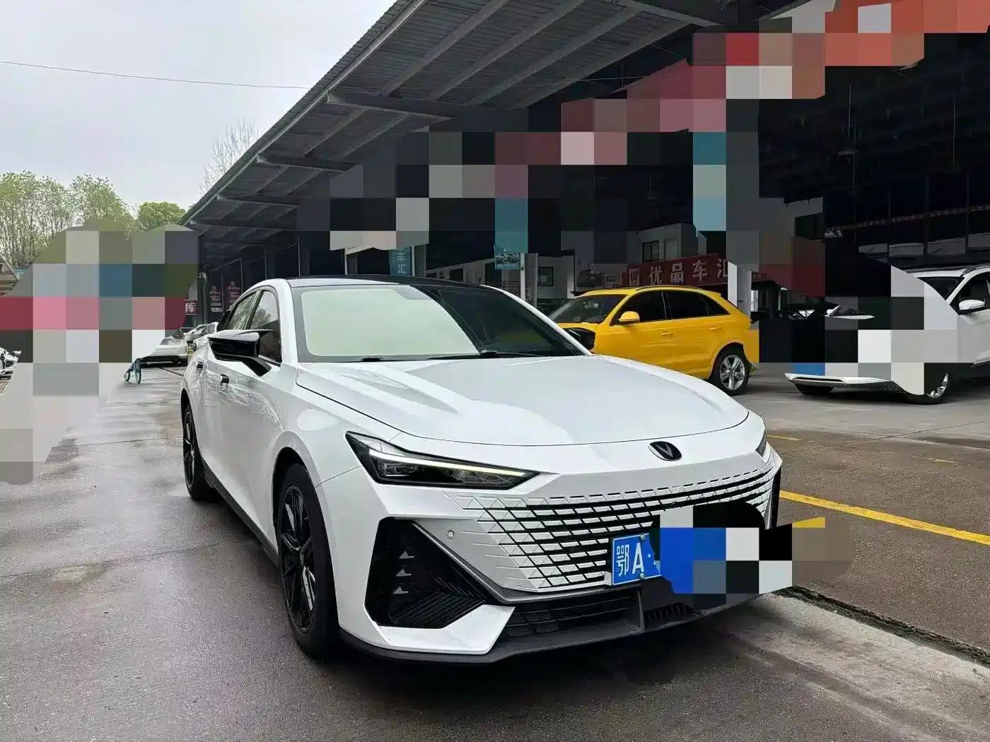 Changan UNI-V 2023 1.5T Premium Edition — миниатюра 3