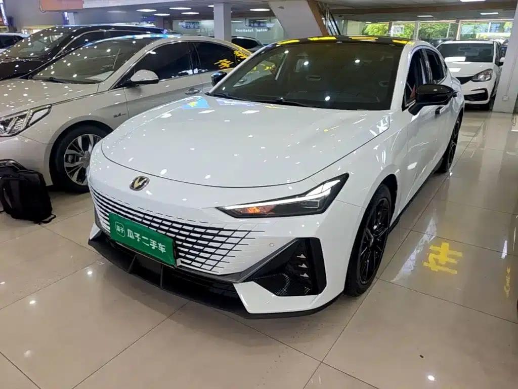 Changan UNI-V 2023 1.5T Premium Edition — миниатюра 1