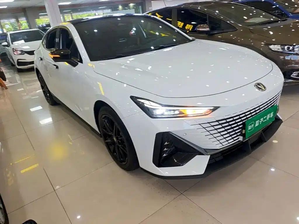 Changan UNI-V 2023 1.5T Premium Edition — миниатюра 4