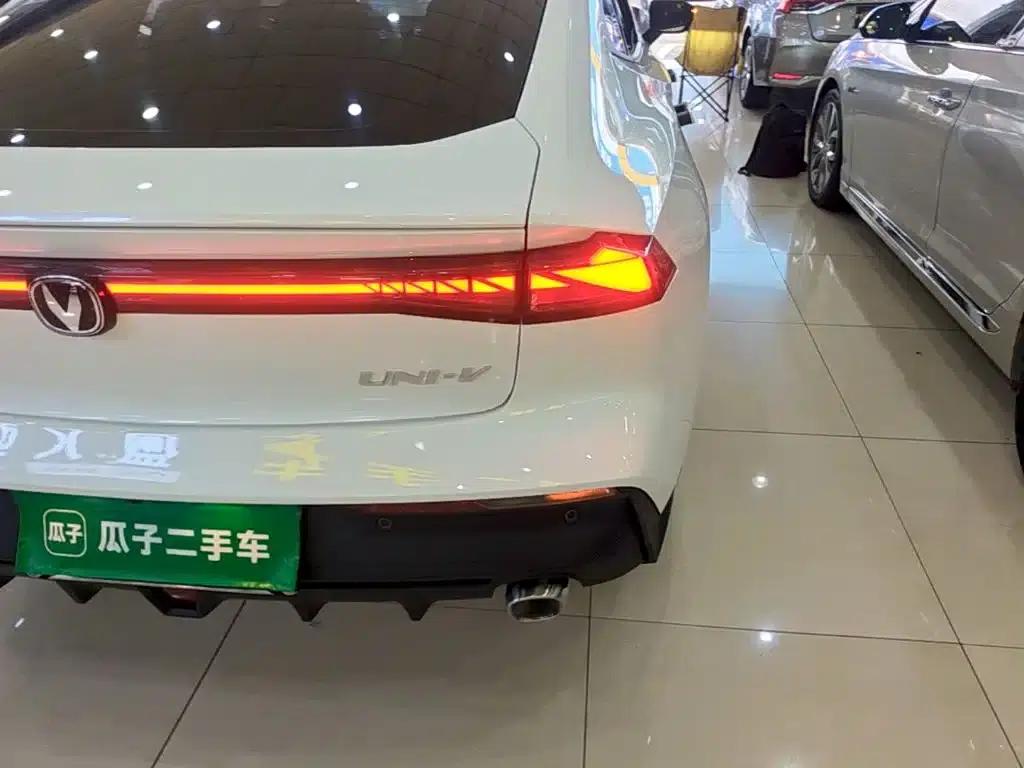 Changan UNI-V 2023 1.5T Premium Edition — миниатюра 8