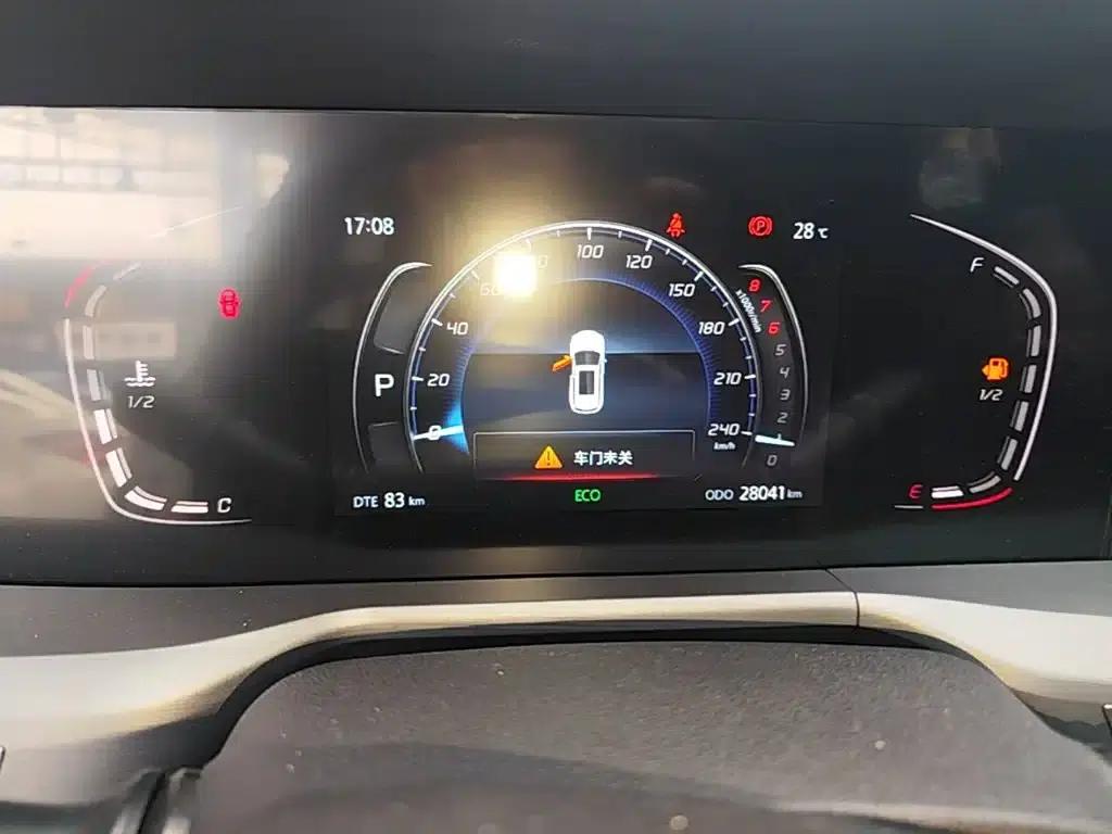 Changan CS75PLUS 2022 Classic Edition 1.5T Automatic Pioneer Model — миниатюра 12