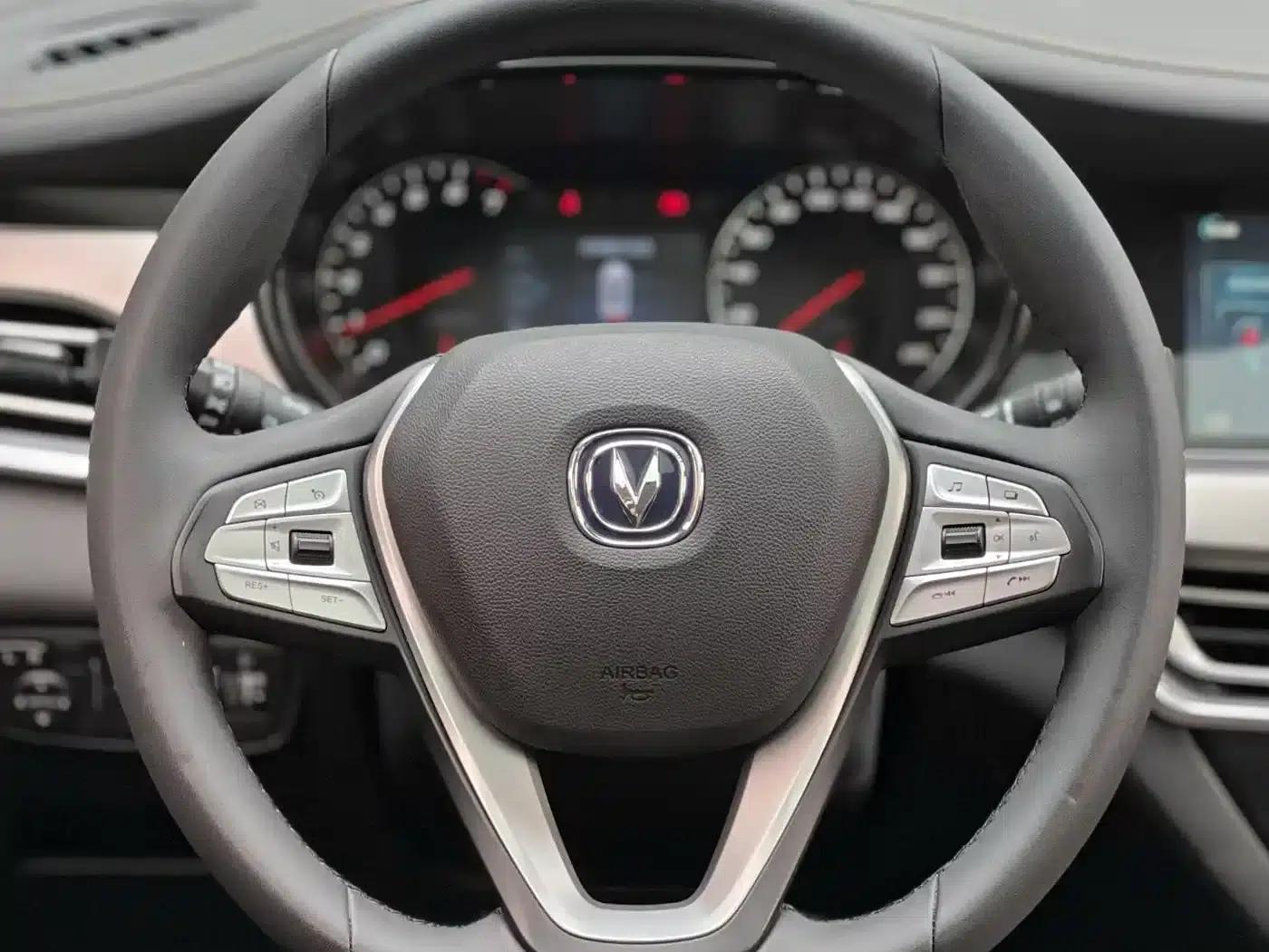 Changan CS35PLUS 2019 1.6L Manual Connected Edition — миниатюра 2