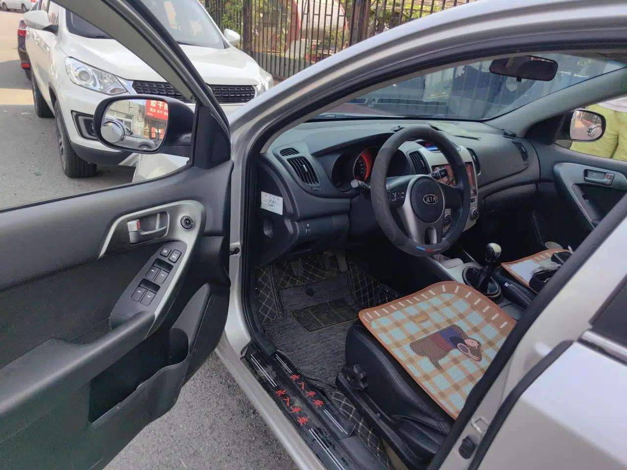 Kia Forte 2009 1.6L MT GLS — миниатюра 16