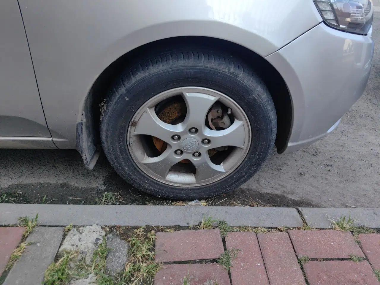 Kia Forte 2009 1.6L MT GLS — миниатюра 8