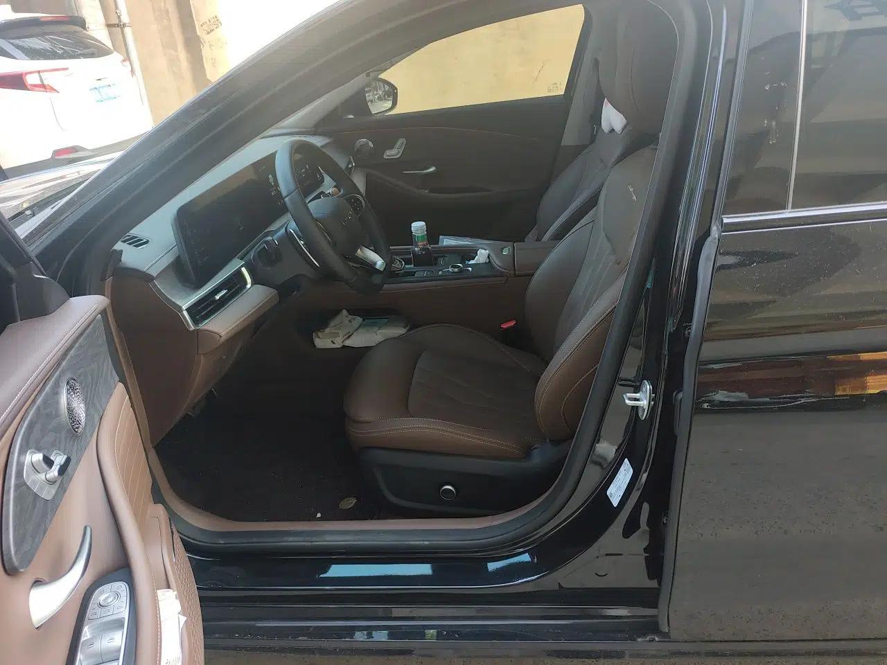 Chery Arrizo 8 2025 2.0T DCT Sport — миниатюра 15