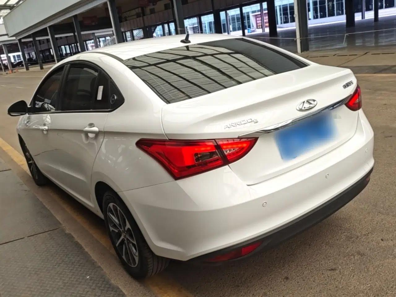Chery Arrizo 5 2025 Excellence Version 1.5L CVT Fashionable Edition — миниатюра 4