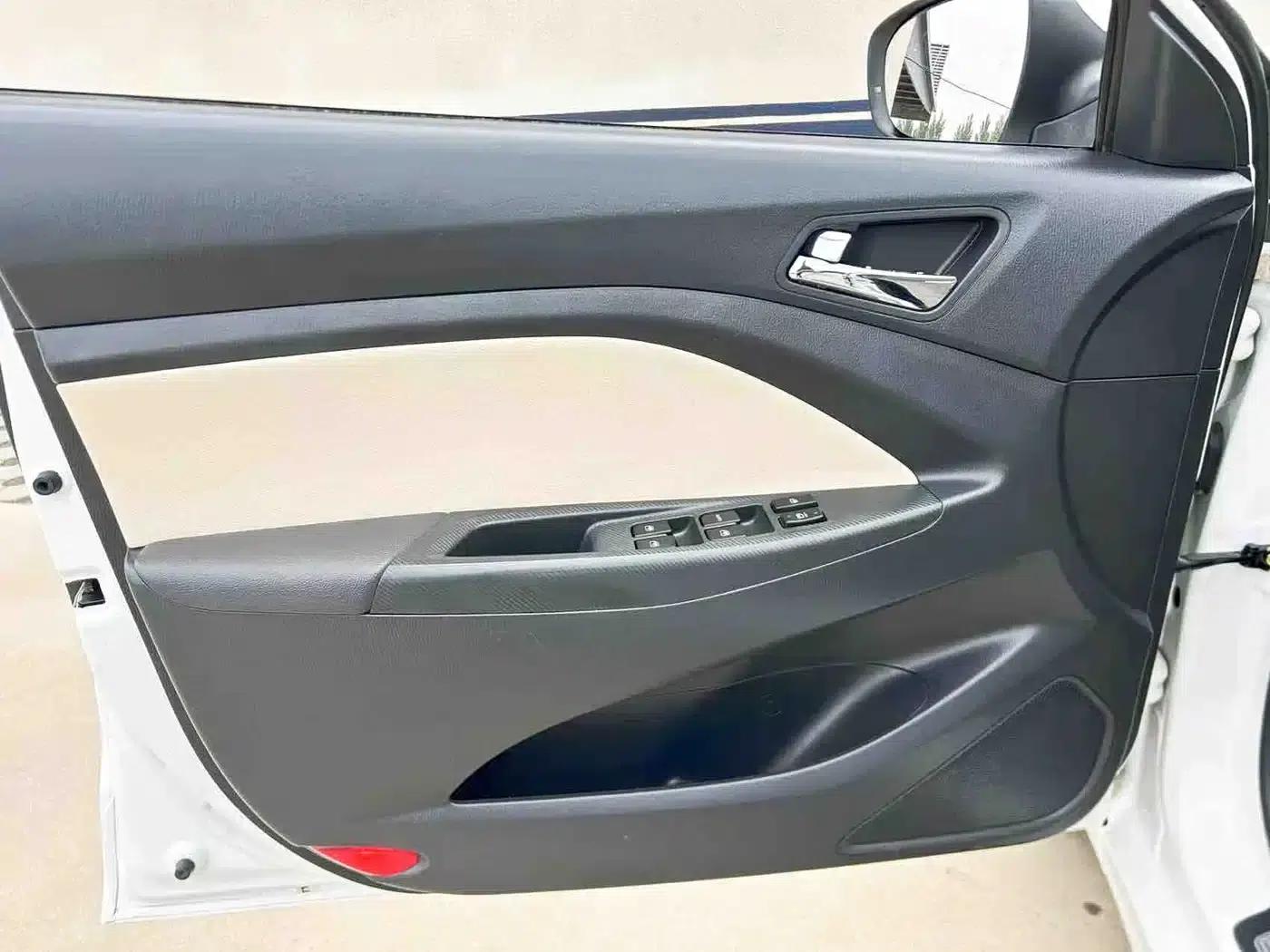 Yuexiang V7 2016 1.6L Manual Comfort Edition (National V Emission Standard) — миниатюра 11