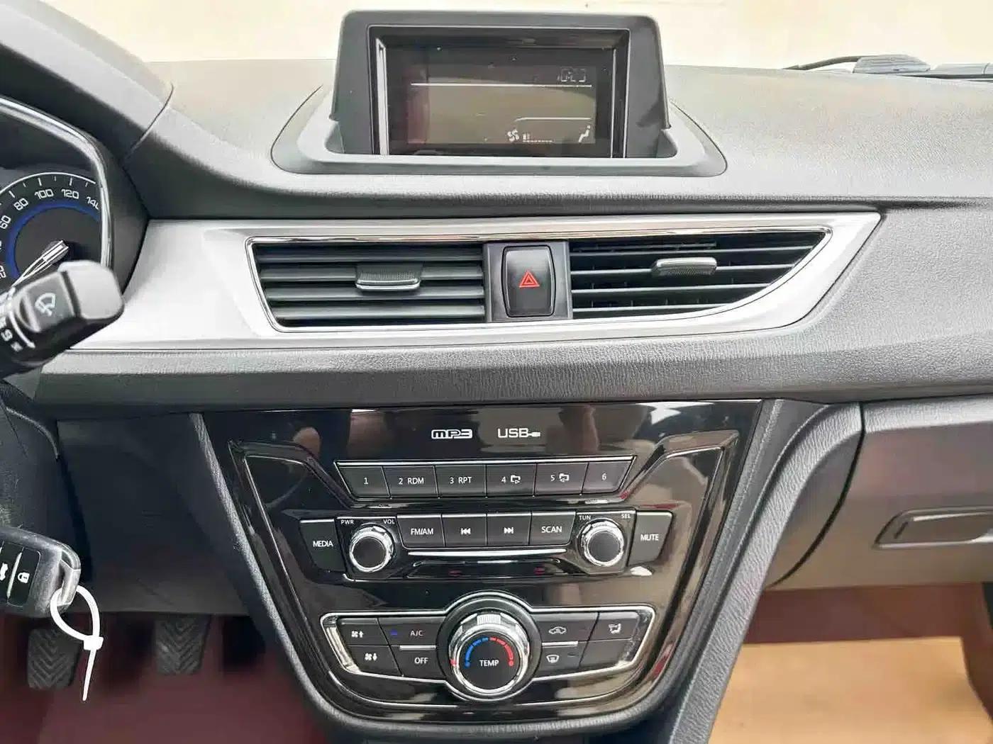 Yuexiang V7 2016 1.6L Manual Comfort Edition (National V Emission Standard) — миниатюра 16
