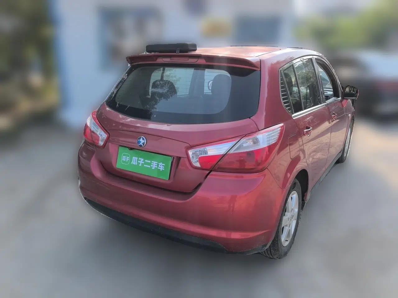 Venucia R50 2016 1.6L Manual Elite Edition — миниатюра 6