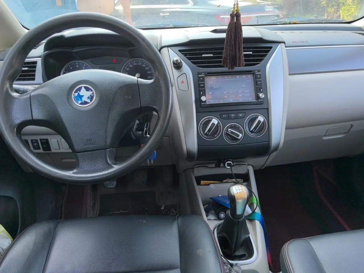 Venucia R50 2016 1.6L Manual Elite Edition — миниатюра 9