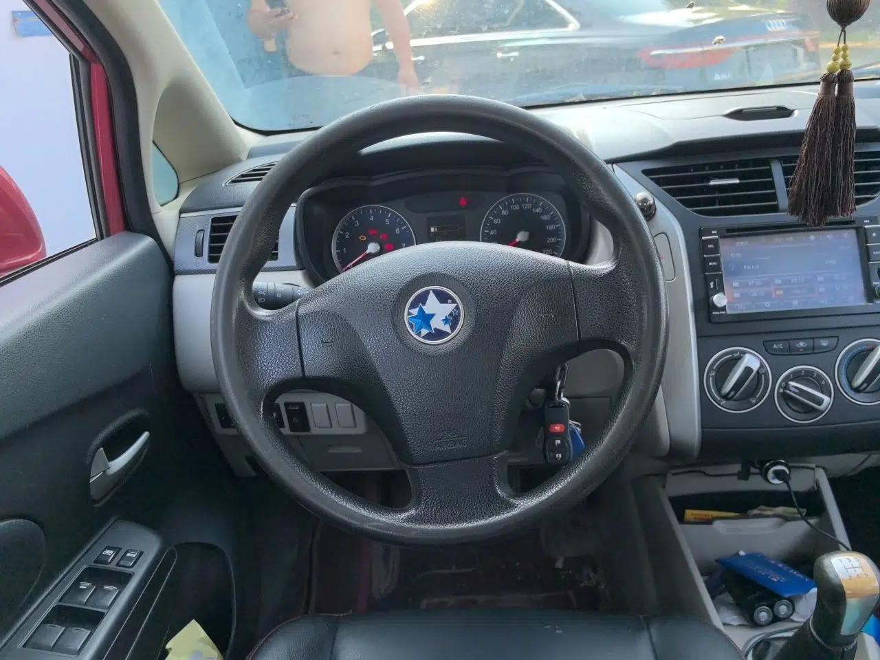 Venucia R50 2016 1.6L Manual Elite Edition — миниатюра 10