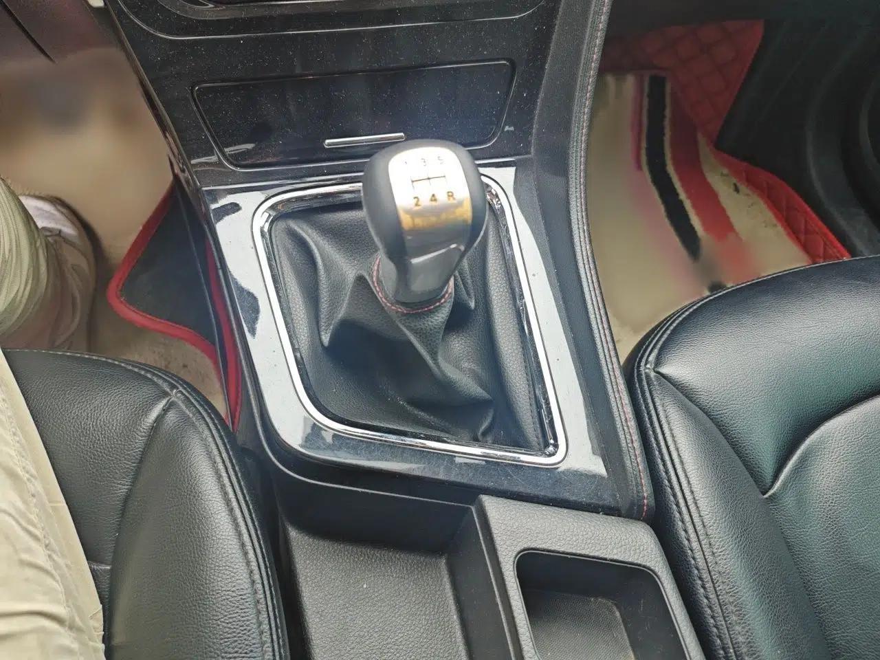 Venucia T70 2018 1.6L Manual Enjoyment Edition — миниатюра 13
