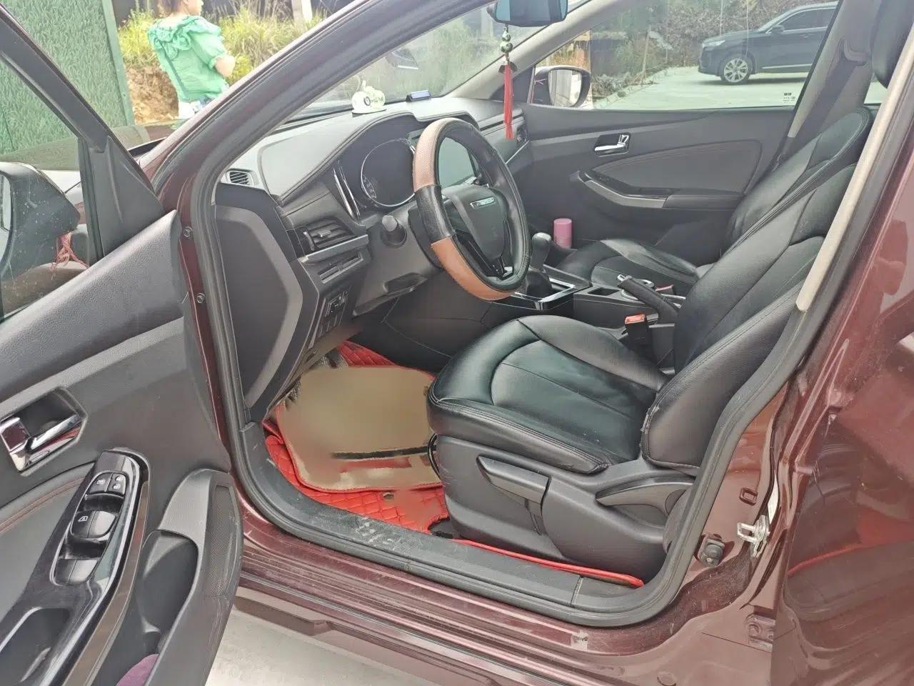 Venucia T70 2018 1.6L Manual Enjoyment Edition — миниатюра 19