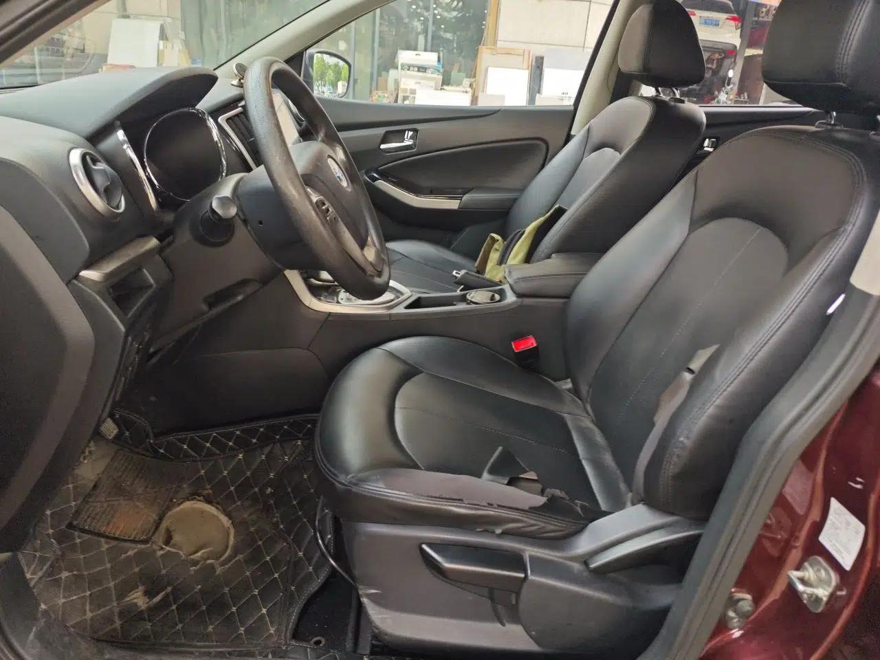 Venucia T70 2016 2.0L CVT Smart Choice Edition — миниатюра 12