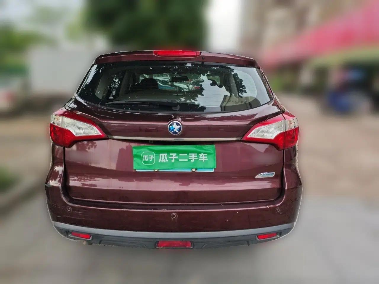 Venucia T70 2016 2.0L CVT Smart Choice Edition — миниатюра 3