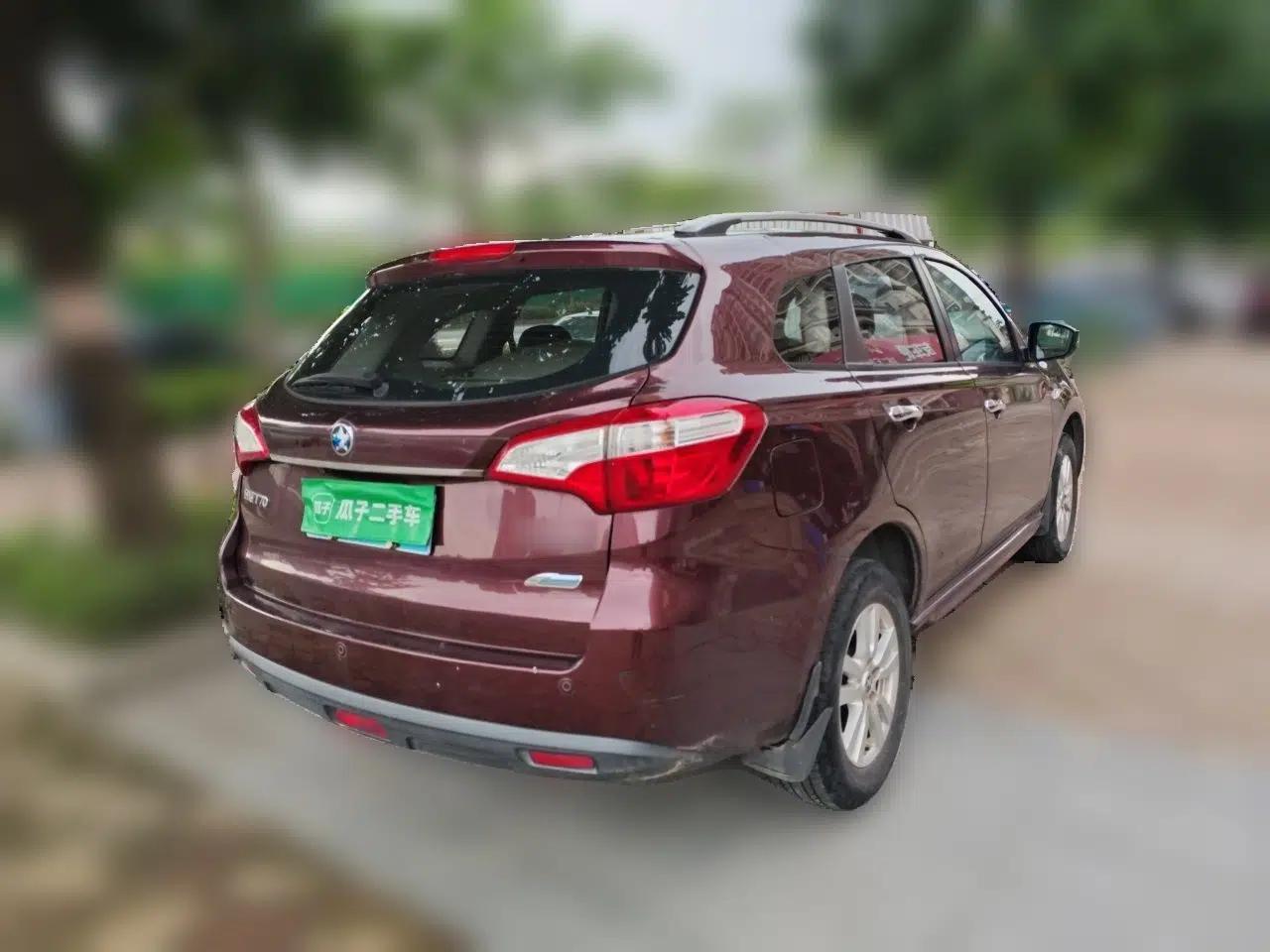 Venucia T70 2016 2.0L CVT Smart Choice Edition — миниатюра 4