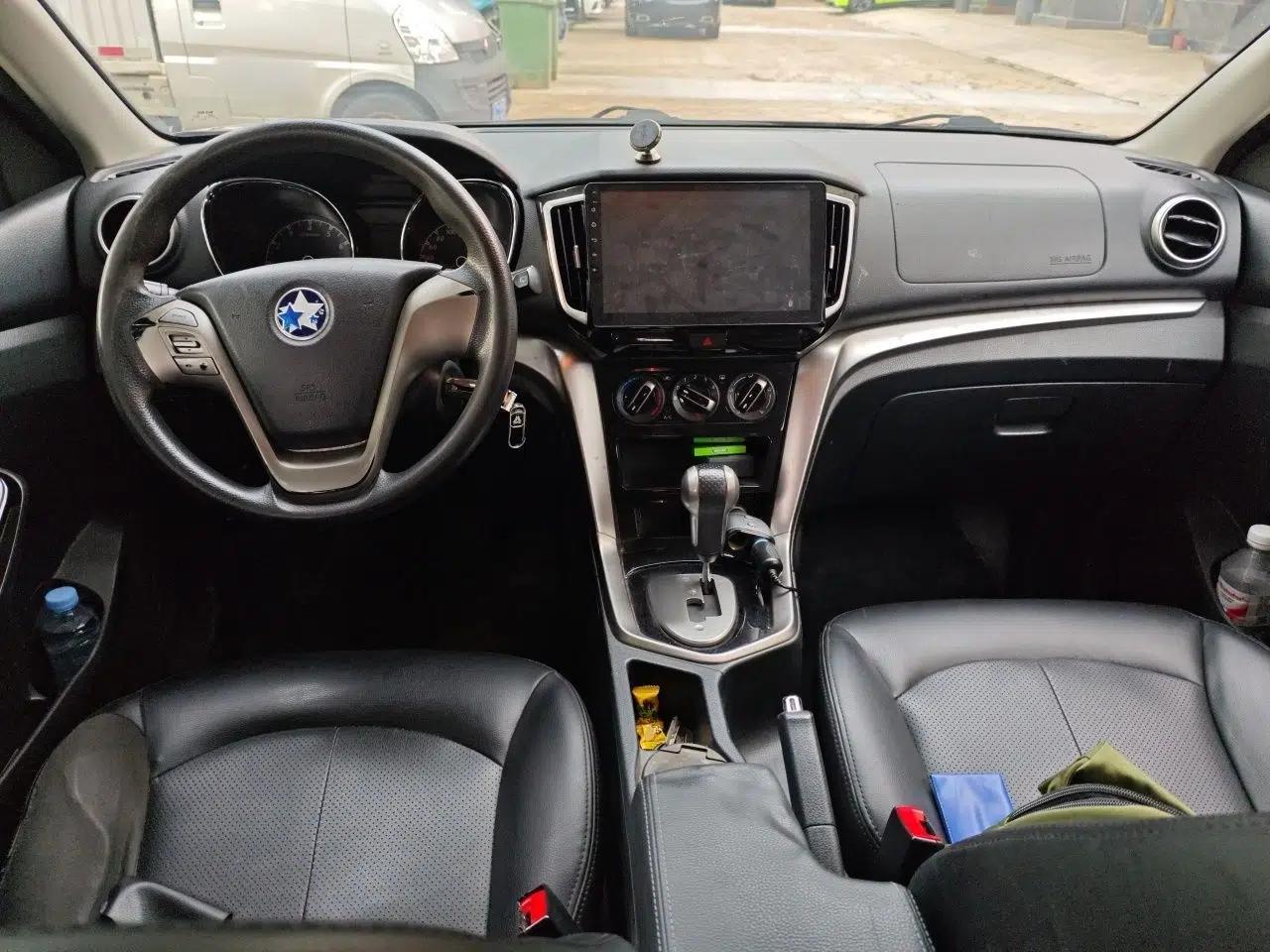 Venucia T70 2016 2.0L CVT Smart Choice Edition — миниатюра 6