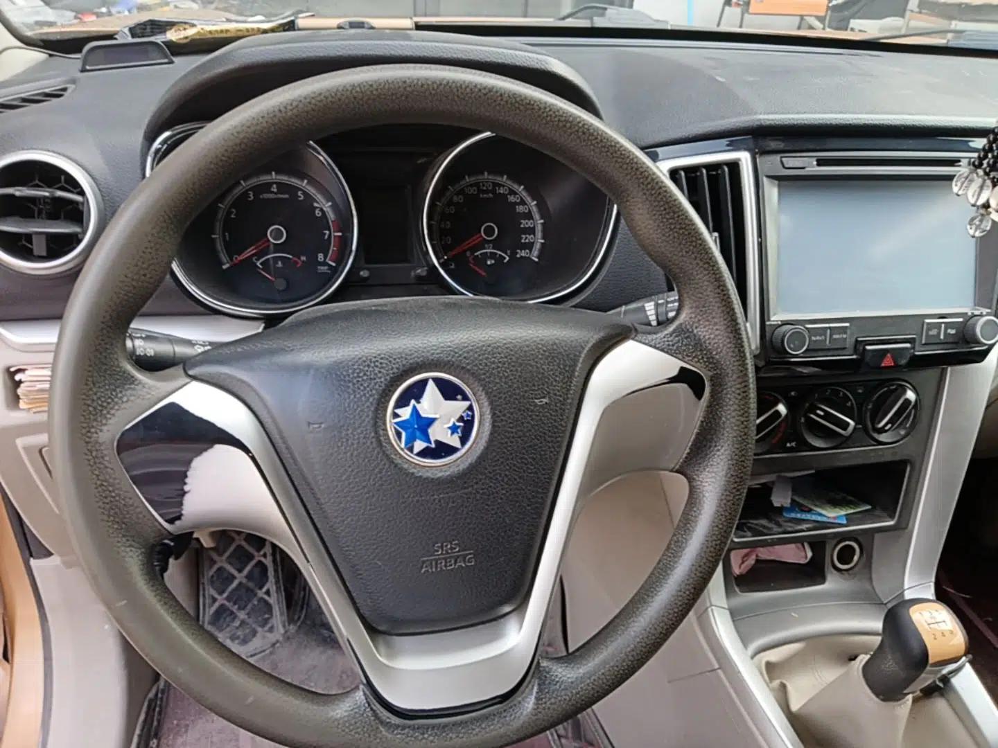 Venucia T70 2015 1.6L Manual Ruixing Edition — миниатюра 13