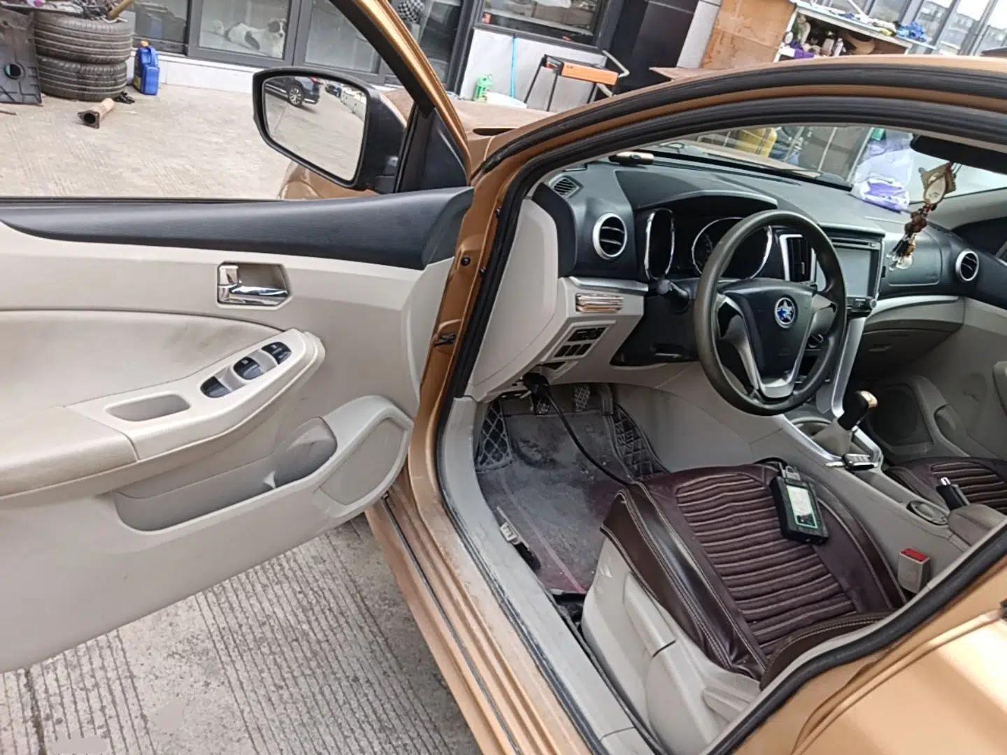 Venucia T70 2015 1.6L Manual Ruixing Edition — миниатюра 18
