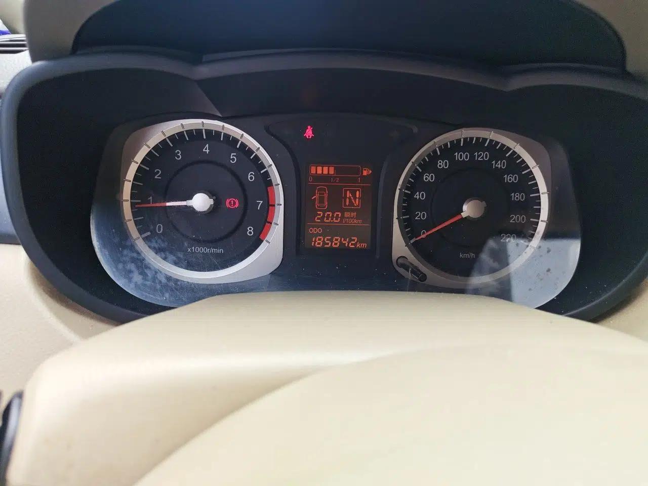 Venucia D50 2013 1.6L Automatic Fashion Edition — миниатюра 12