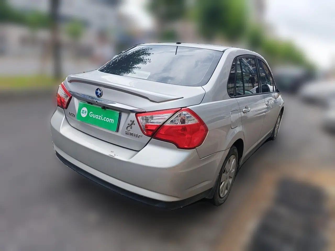 Venucia D50 2013 1.6L Automatic Fashion Edition — миниатюра 6