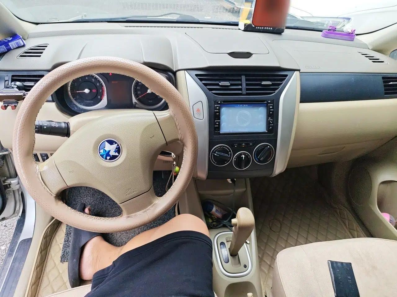 Venucia D50 2013 1.6L Automatic Fashion Edition — миниатюра 9