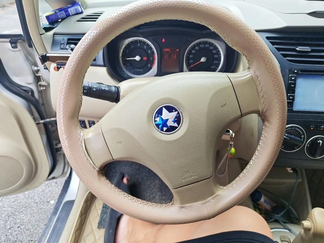Venucia D50 2013 1.6L Automatic Fashion Edition — миниатюра 10