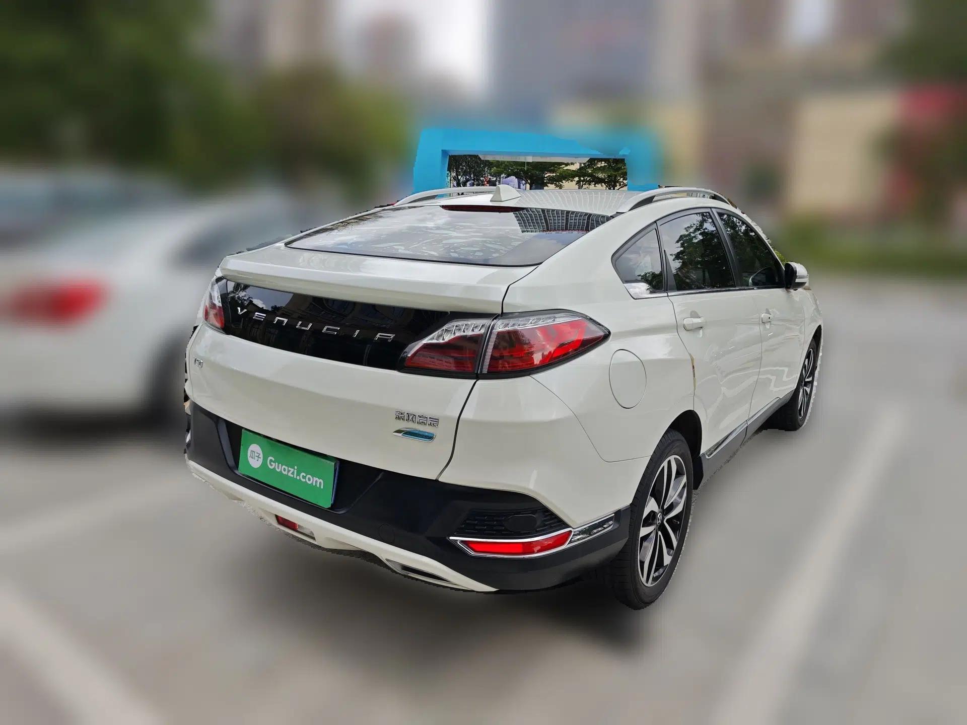 Venucia T90 2018 2.0L CVT Smart Connect Prestige Version China VI Standard — миниатюра 4