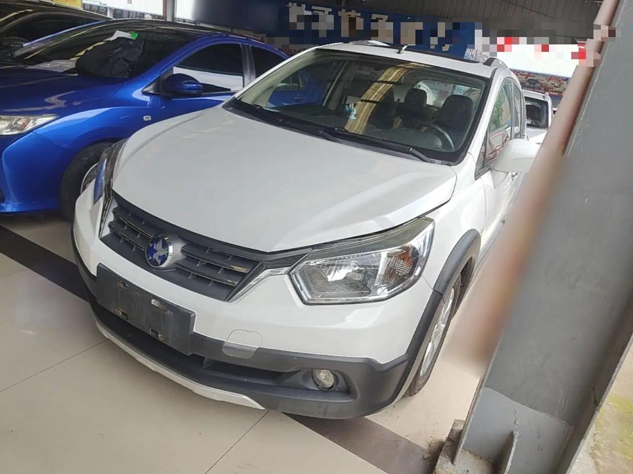 Venucia R50X 2013 1.6L Automatic Model — миниатюра 1