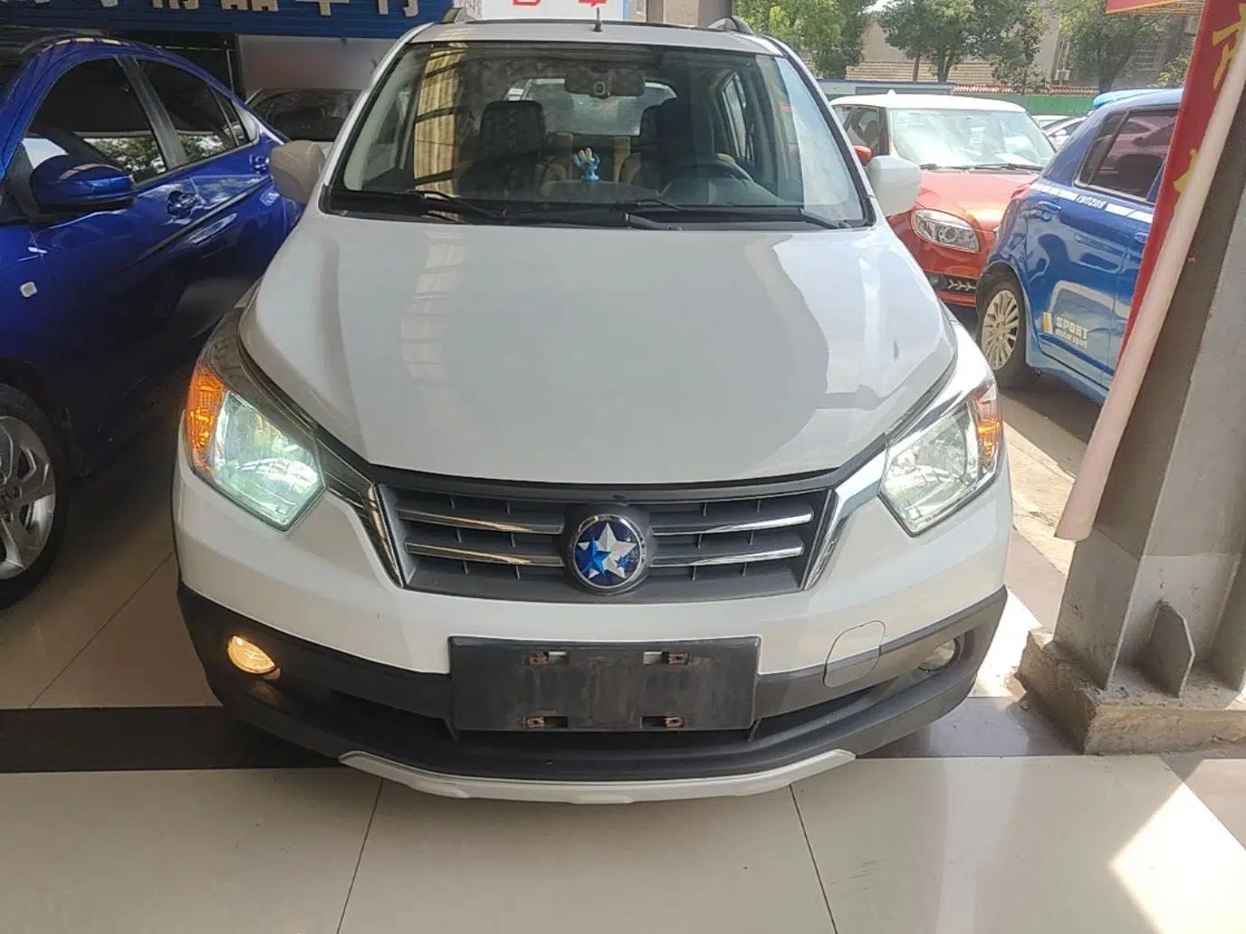 Venucia R50X 2013 1.6L Automatic Model — миниатюра 2