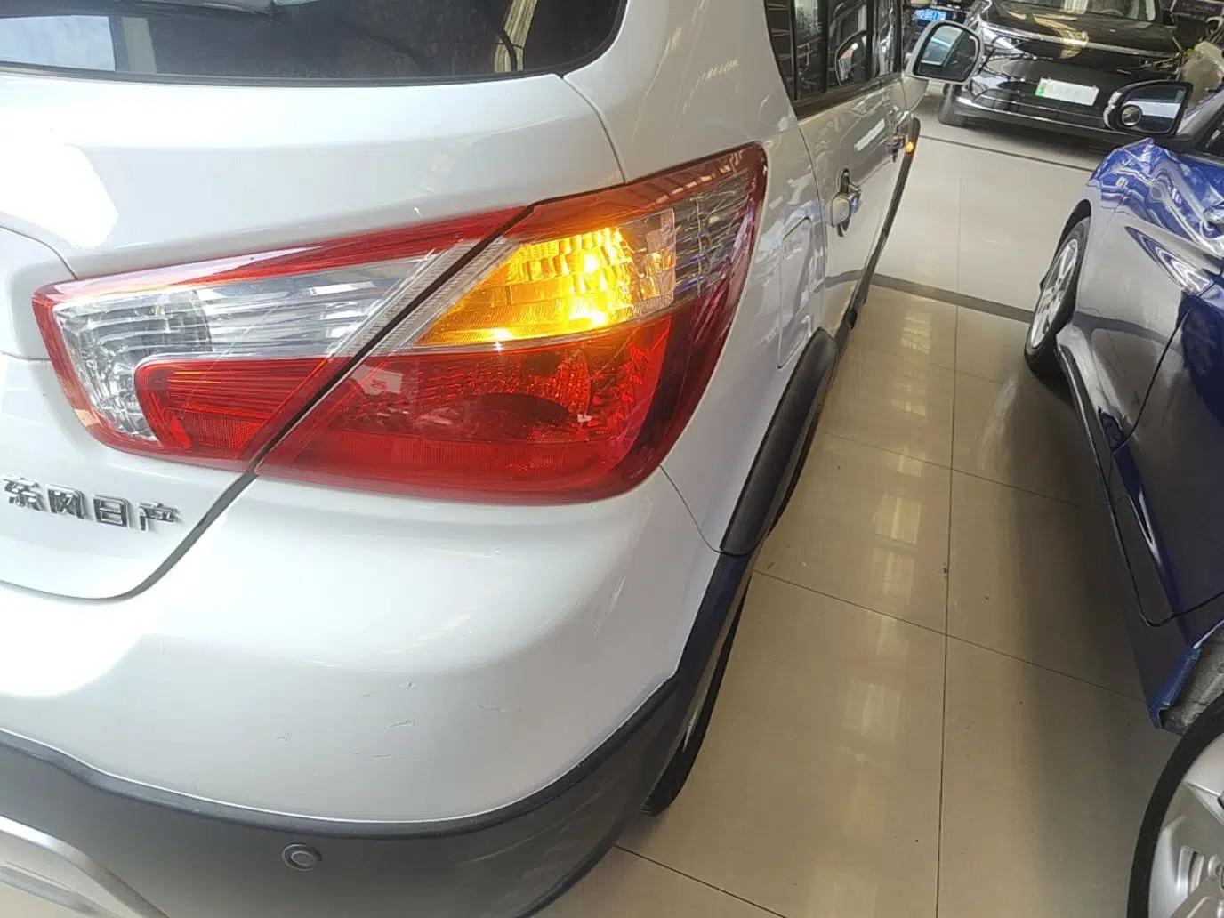 Venucia R50X 2013 1.6L Automatic Model — миниатюра 14